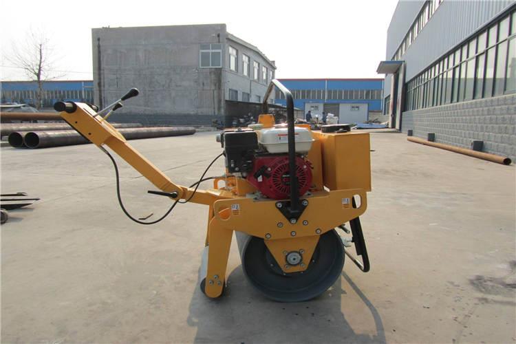 小型壓路機(jī)使用柴油和汽油有哪些區(qū)別？